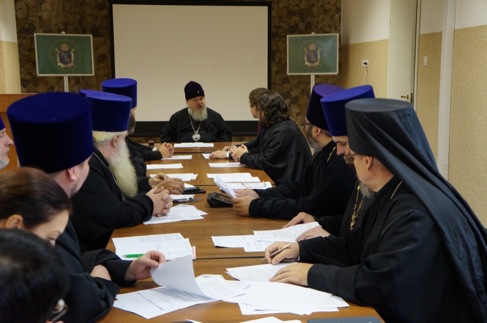 В Синодальном комитете по взаимодействию с казачеством состоялось заседание коллегии войсковых священников DSC03629